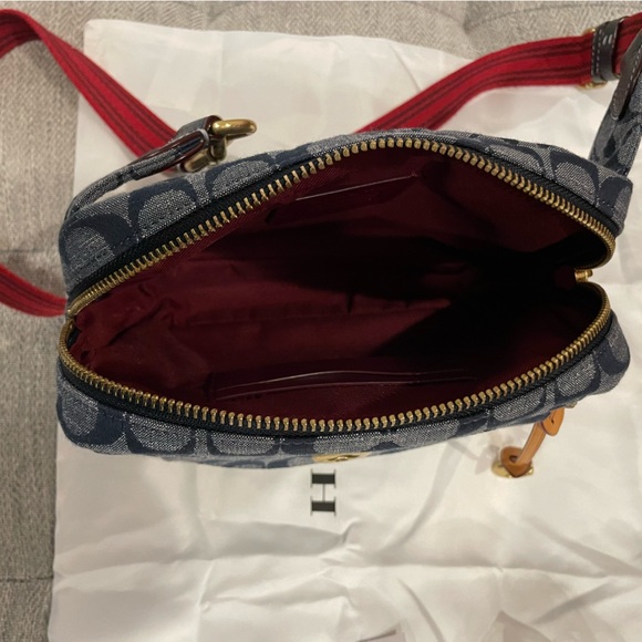 Coach cargo belt bag in signature chambray - Picture 7 of 10